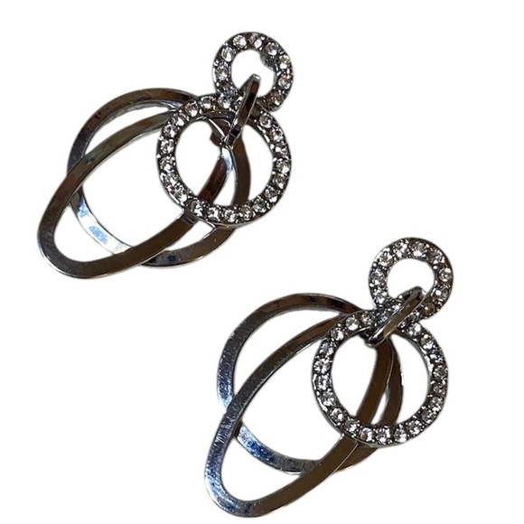 Beautiful Vintage Rhinestone and Silver Toned 3 Ring Drop Pierced Earrings - Picture 2 of 4